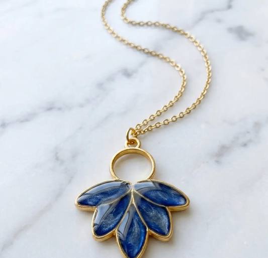 Petalo Notte Necklace